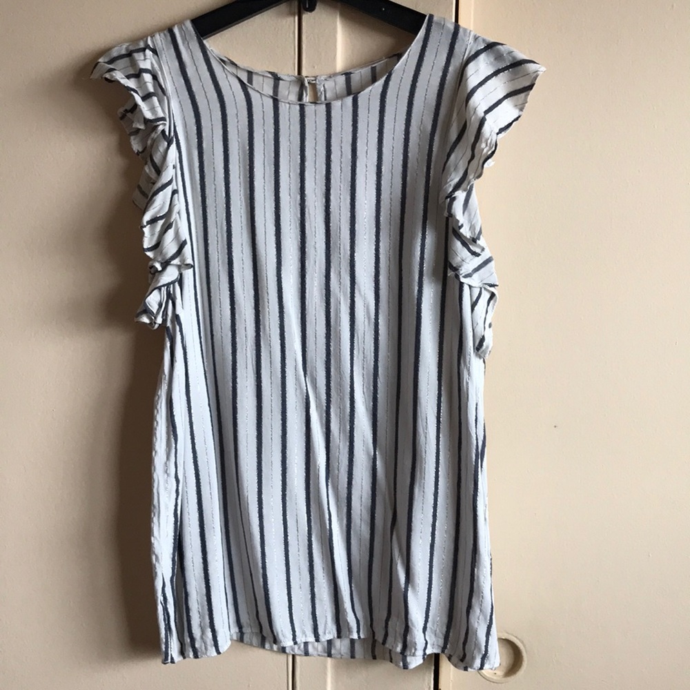 Cute Tahari top